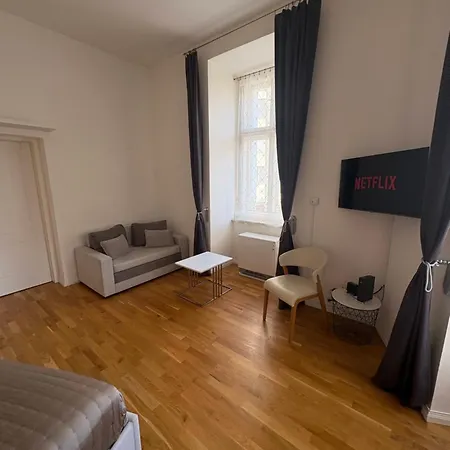 Cozy Flat In The Heart Of *