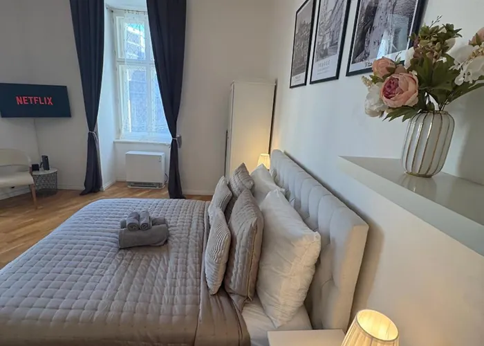 Cozy Flat In The Heart Of براغ