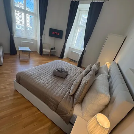 Cozy Flat In The Heart Of